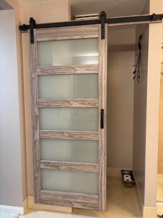 For Sale: $379,900 (2 beds, 2 baths, 1989 Square Feet)