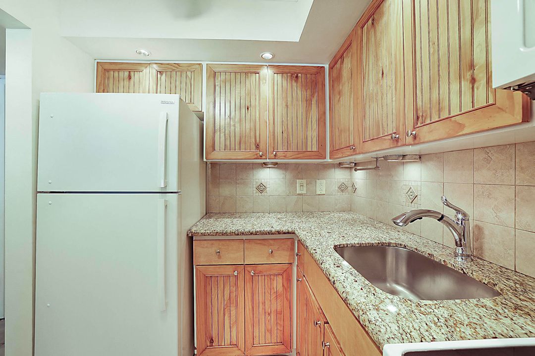 For Sale: $200,000 (1 beds, 1 baths, 750 Square Feet)