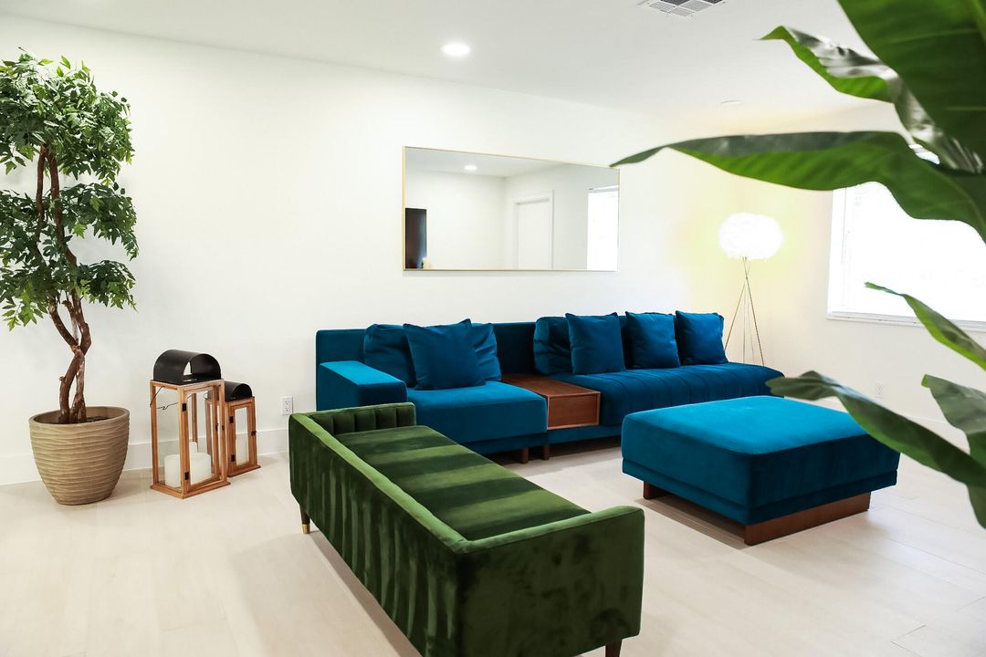 合同活跃: $6,800 (3 贝兹, 1 浴室, 1164 平方英尺)