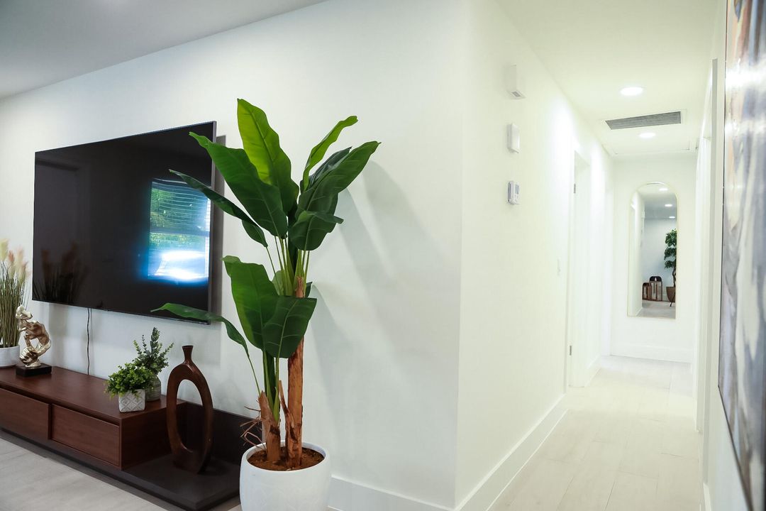 合同活跃: $6,800 (3 贝兹, 1 浴室, 1164 平方英尺)