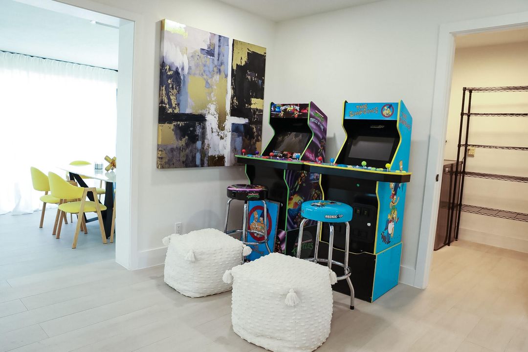 合同活跃: $6,800 (3 贝兹, 1 浴室, 1164 平方英尺)