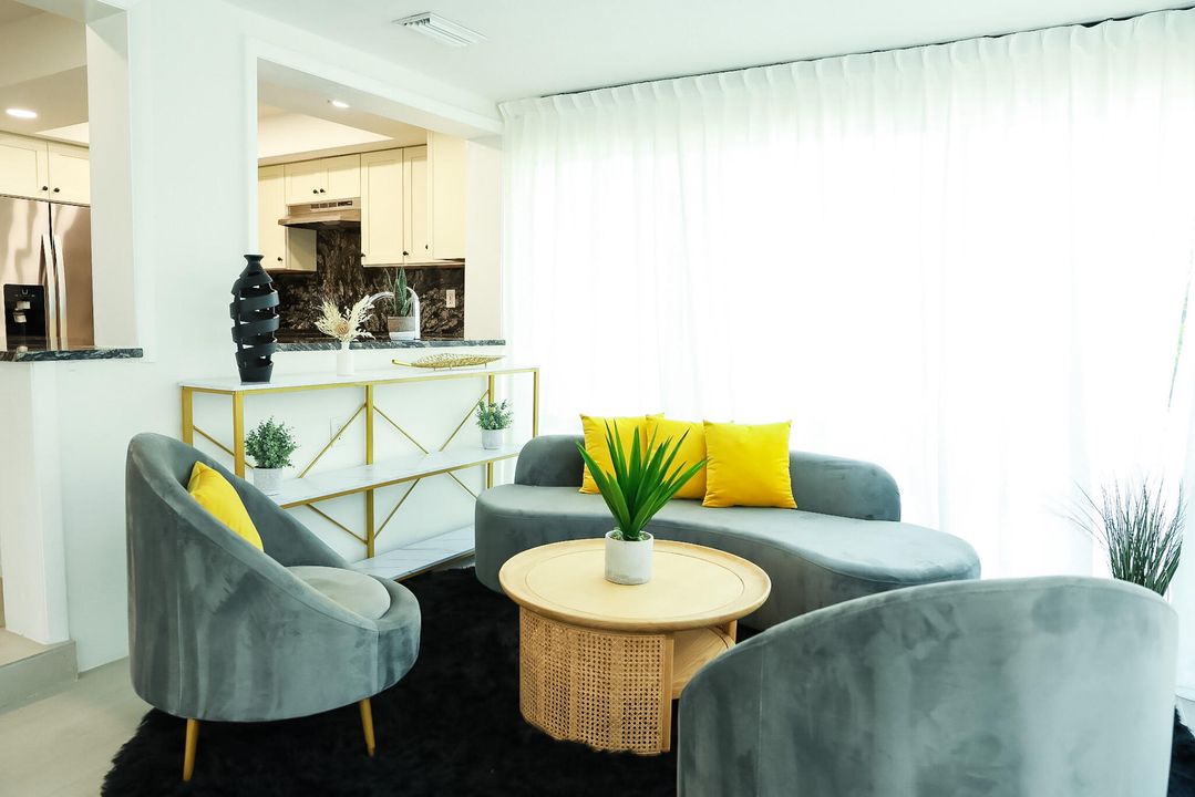 合同活跃: $6,800 (3 贝兹, 1 浴室, 1164 平方英尺)