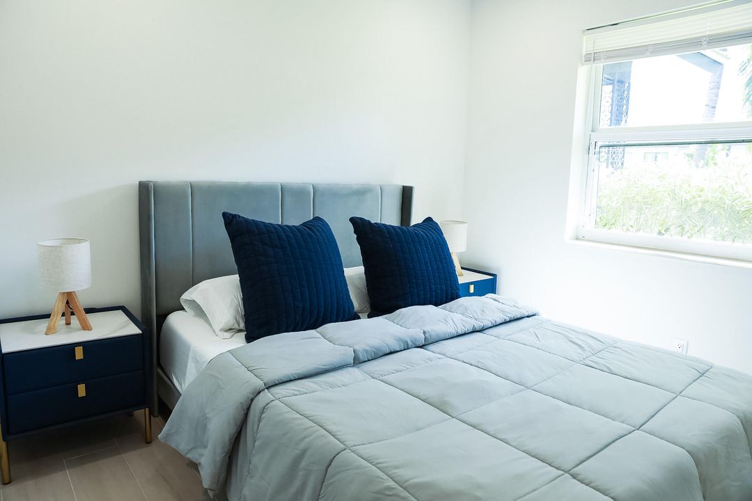 合同活跃: $6,800 (3 贝兹, 1 浴室, 1164 平方英尺)