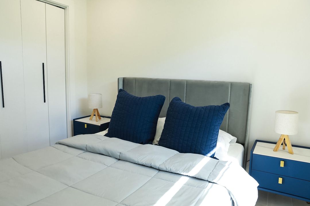 合同活跃: $6,800 (3 贝兹, 1 浴室, 1164 平方英尺)