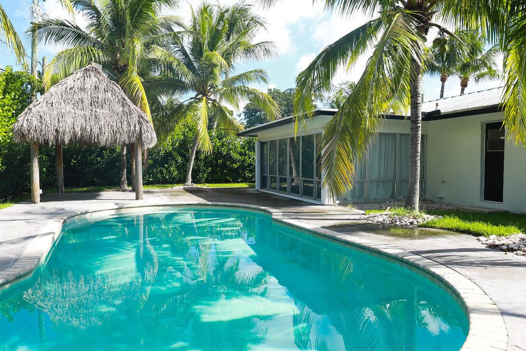 合同活跃: $6,800 (3 贝兹, 1 浴室, 1164 平方英尺)