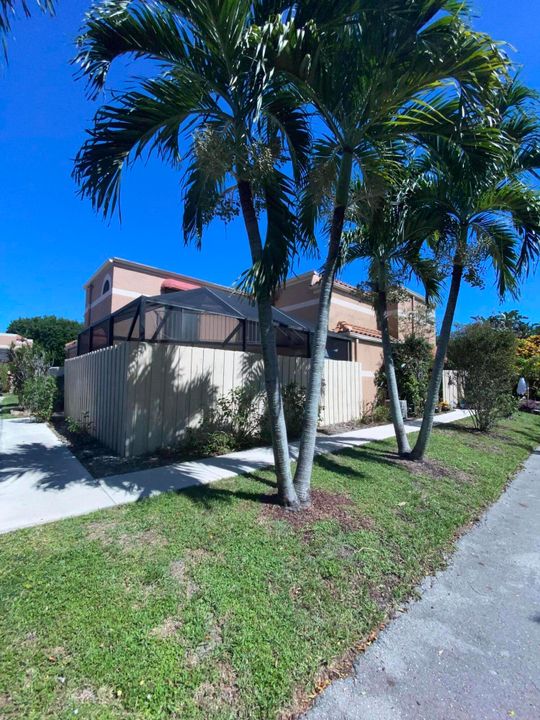 Active With Contract: $2,500 (3 beds, 3 baths, 1325 Square Feet)