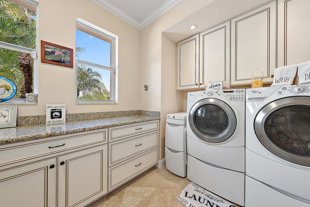 For Sale: $2,000,000 (5 beds, 5 baths, 5197 Square Feet)