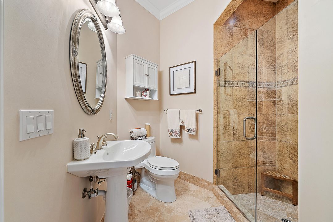 For Sale: $2,000,000 (5 beds, 5 baths, 5197 Square Feet)