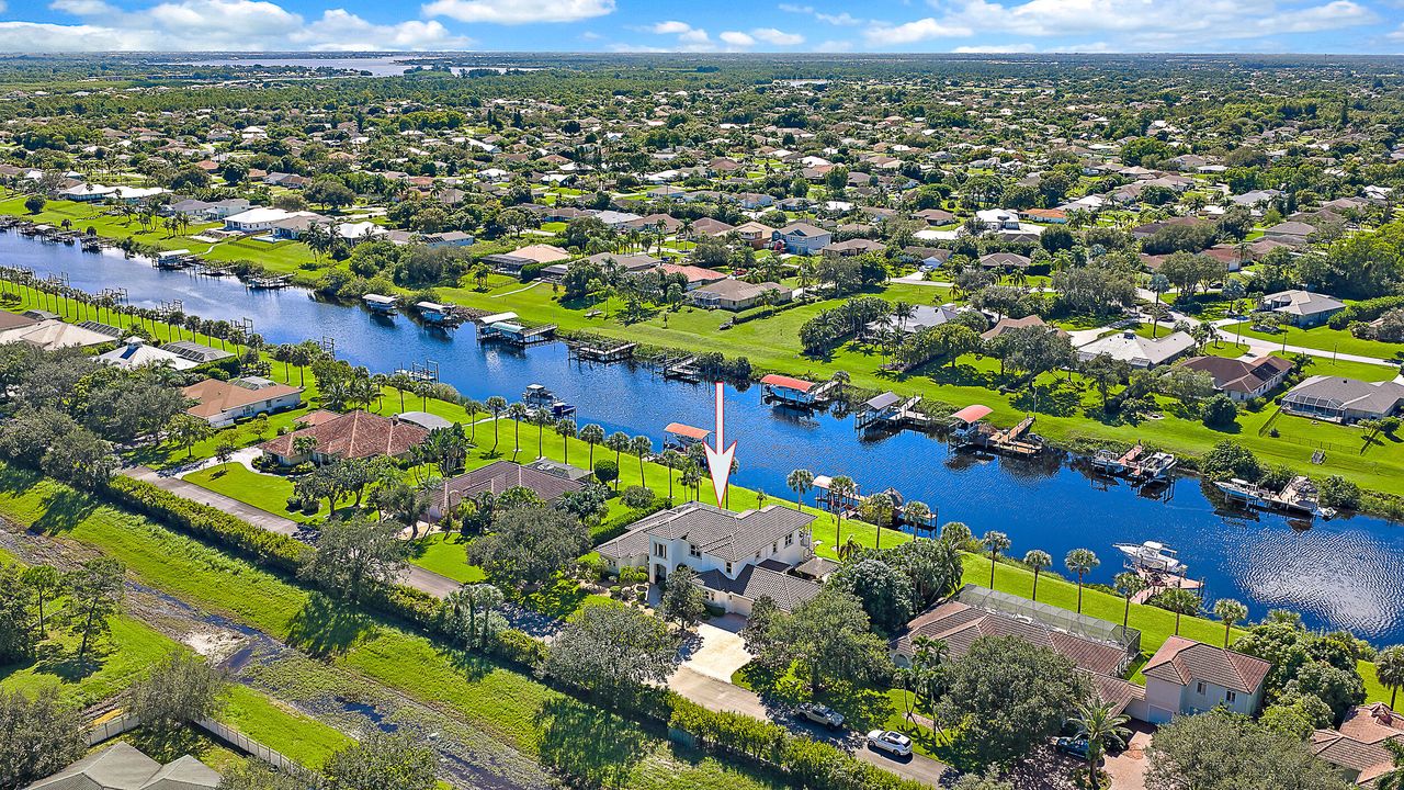 For Sale: $2,000,000 (5 beds, 5 baths, 5197 Square Feet)