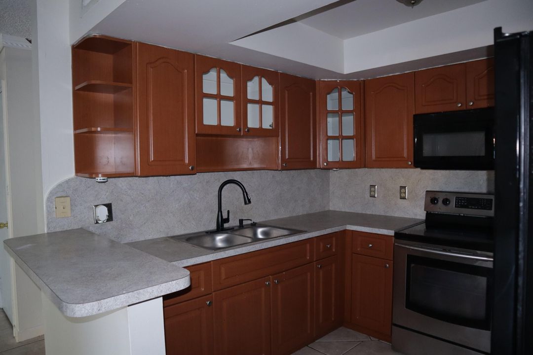 Active With Contract: $2,500 (3 beds, 3 baths, 1325 Square Feet)