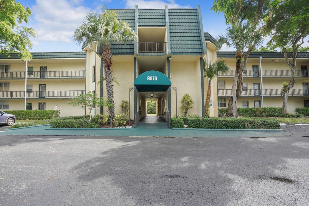 最近售出: $69,000 (1 贝兹, 1 浴室, 700 平方英尺)