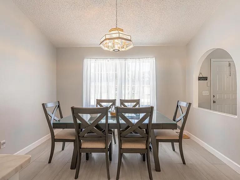 For Sale: $425,000 (3 beds, 2 baths, 1272 Square Feet)