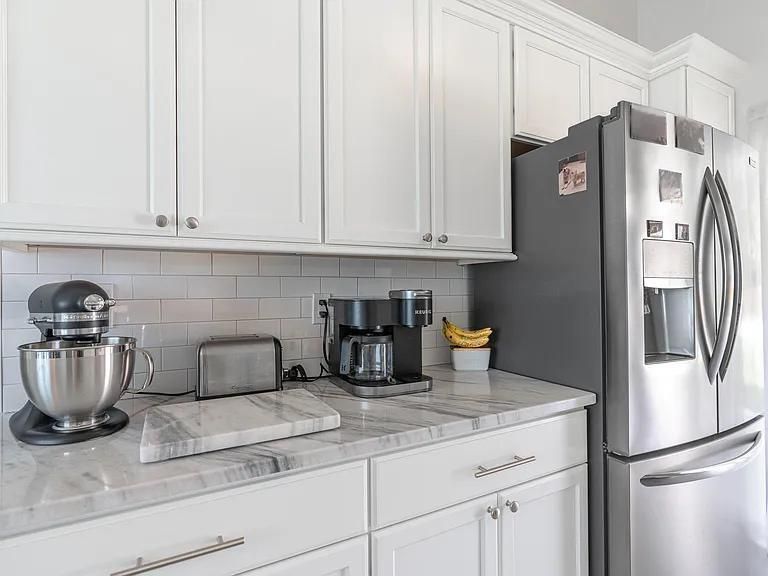 For Sale: $425,000 (3 beds, 2 baths, 1272 Square Feet)