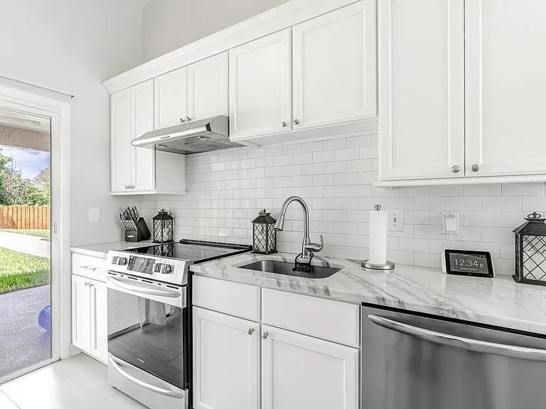 For Sale: $425,000 (3 beds, 2 baths, 1272 Square Feet)