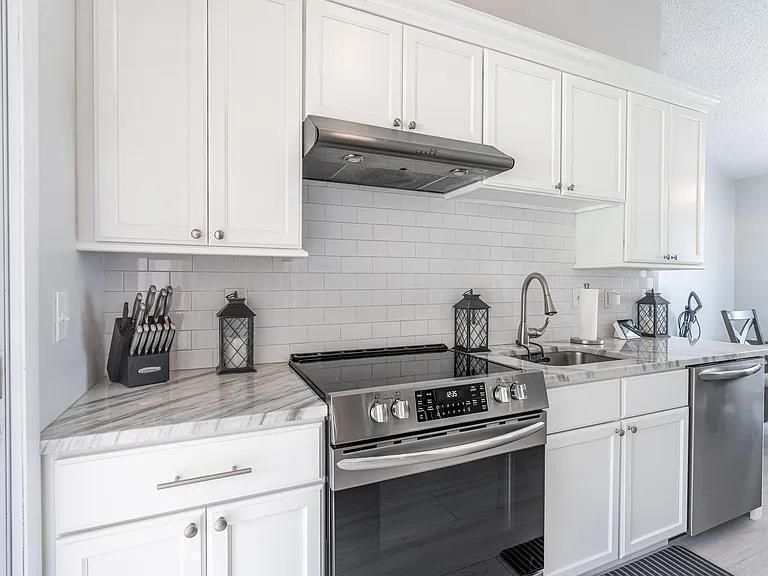 For Sale: $425,000 (3 beds, 2 baths, 1272 Square Feet)