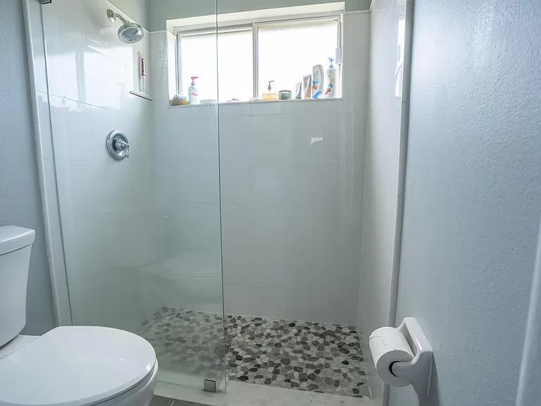 For Sale: $425,000 (3 beds, 2 baths, 1272 Square Feet)