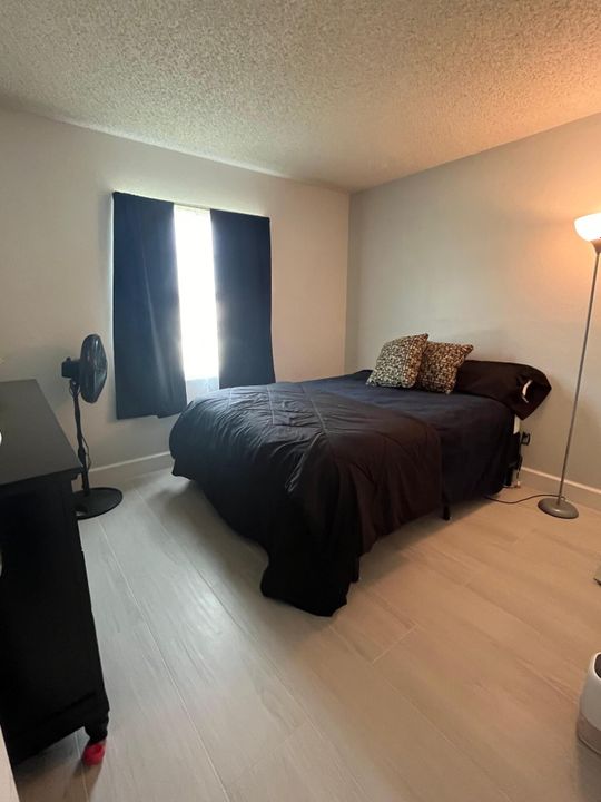 For Sale: $425,000 (3 beds, 2 baths, 1272 Square Feet)