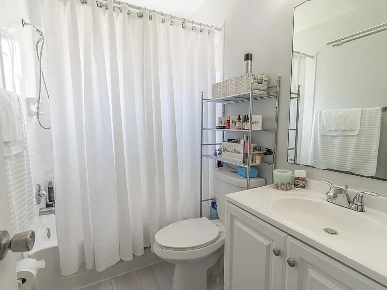 For Sale: $425,000 (3 beds, 2 baths, 1272 Square Feet)