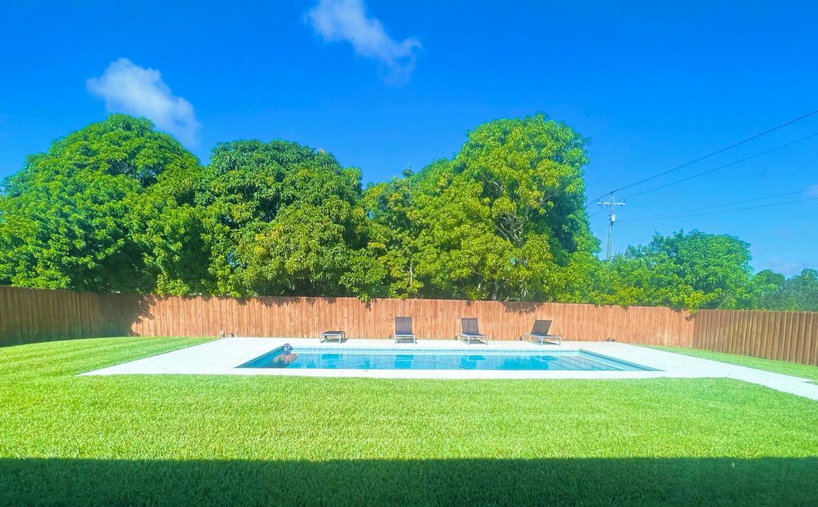 For Sale: $425,000 (3 beds, 2 baths, 1272 Square Feet)