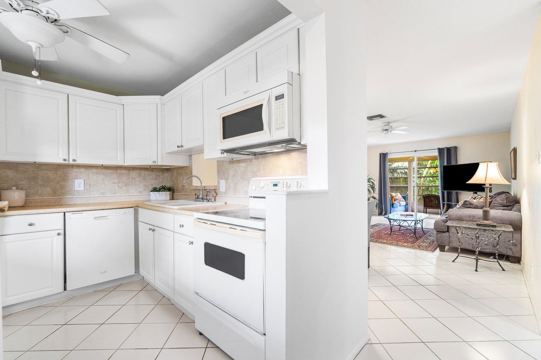 For Sale: $99,000 (2 beds, 2 baths, 860 Square Feet)