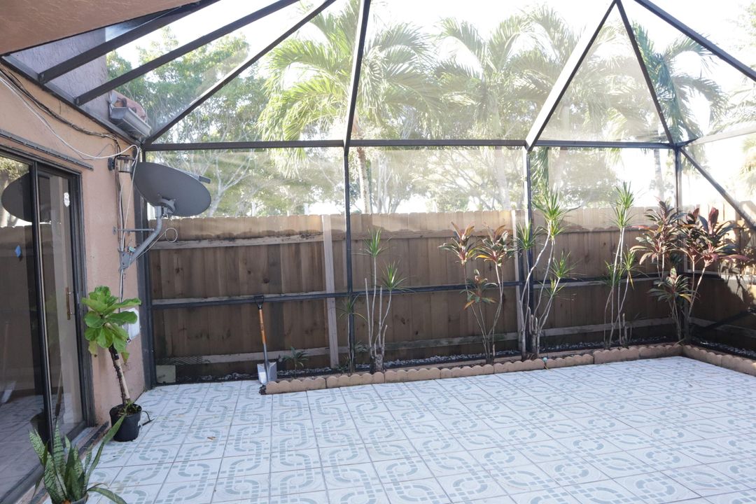 Active With Contract: $2,500 (3 beds, 3 baths, 1325 Square Feet)