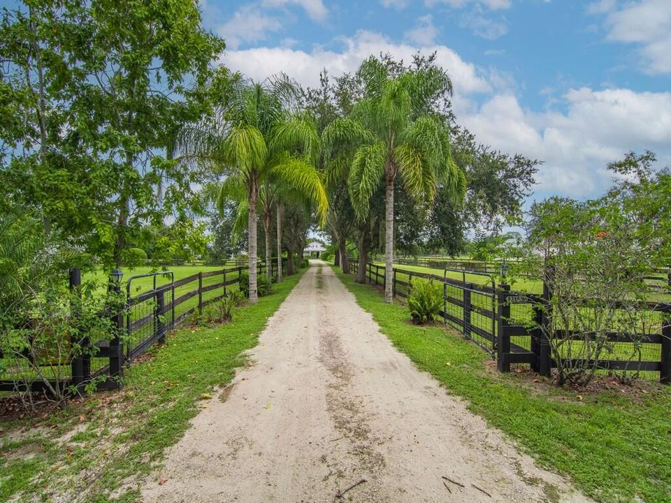 For Sale: $1,000,000 (4 beds, 4 baths, 2518 Square Feet)