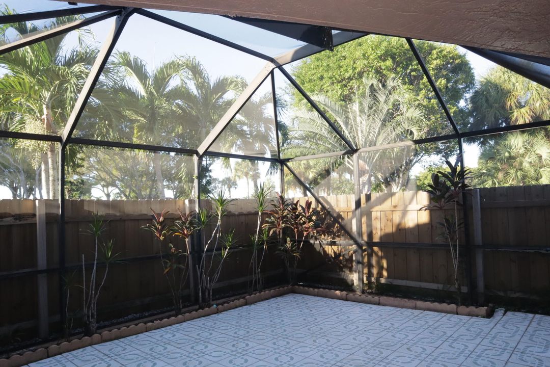 Active With Contract: $2,500 (3 beds, 3 baths, 1325 Square Feet)