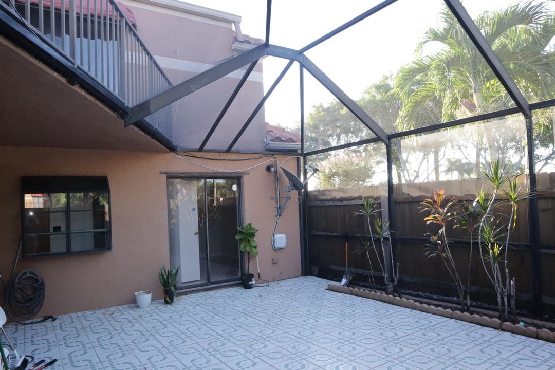 Active With Contract: $2,500 (3 beds, 3 baths, 1325 Square Feet)