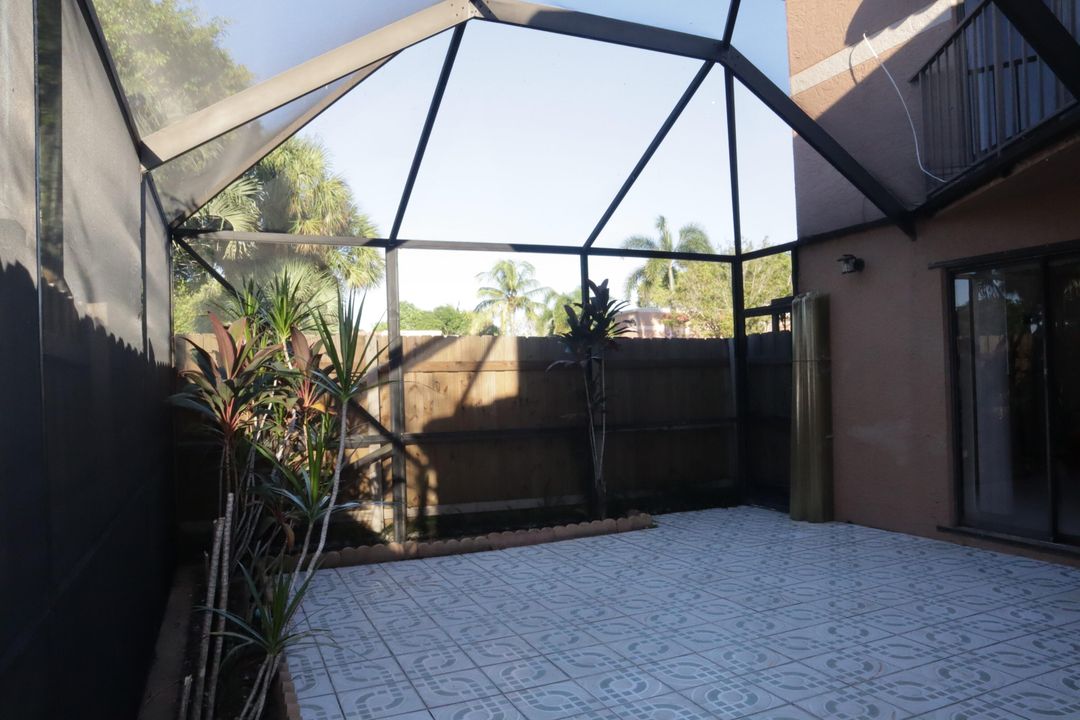 Active With Contract: $2,500 (3 beds, 3 baths, 1325 Square Feet)