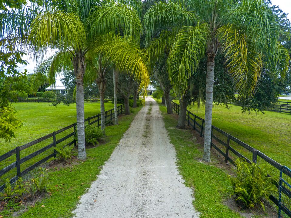 For Sale: $1,000,000 (4 beds, 4 baths, 2518 Square Feet)