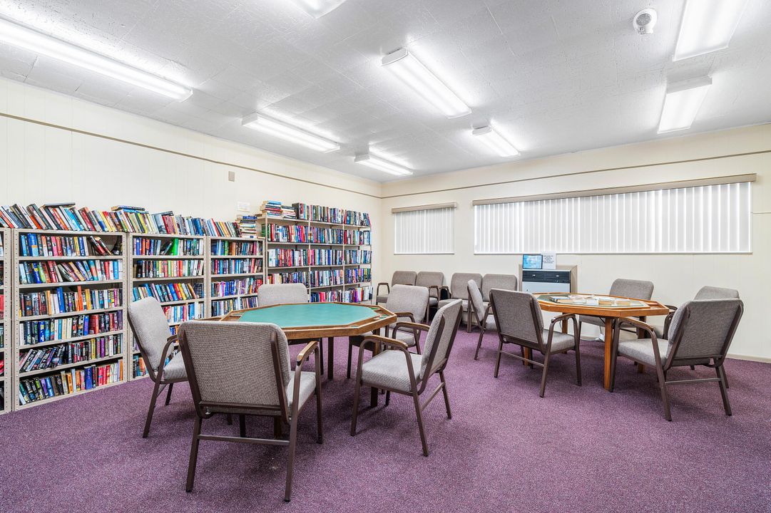 For Sale: $99,000 (2 beds, 2 baths, 860 Square Feet)