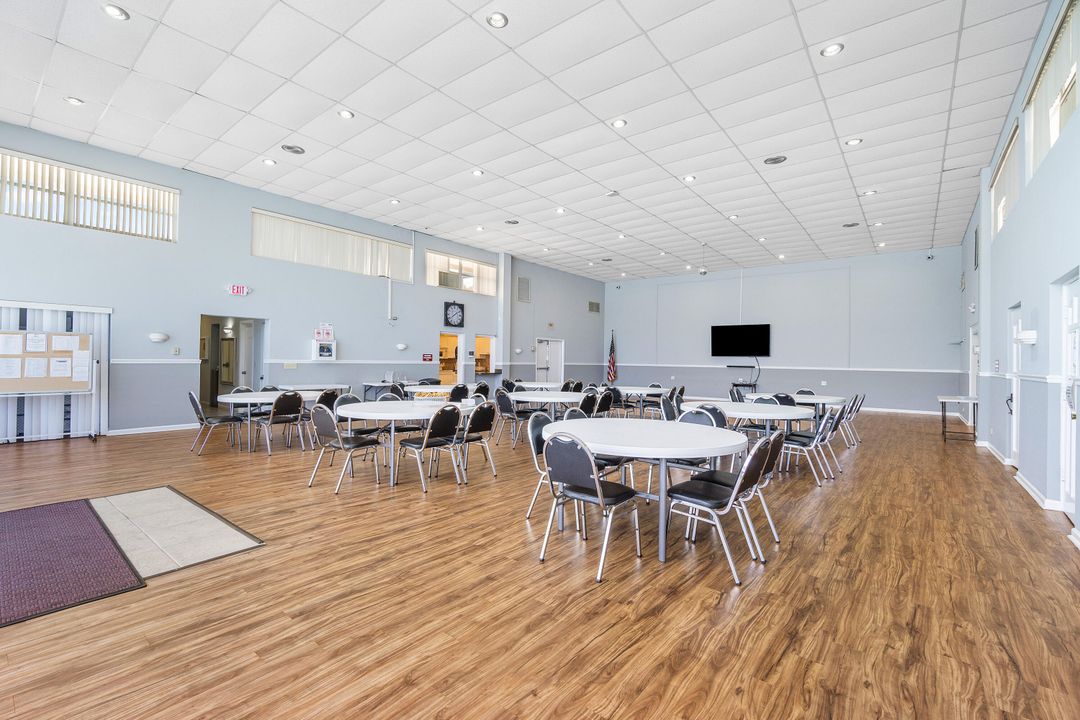 For Sale: $99,000 (2 beds, 2 baths, 860 Square Feet)