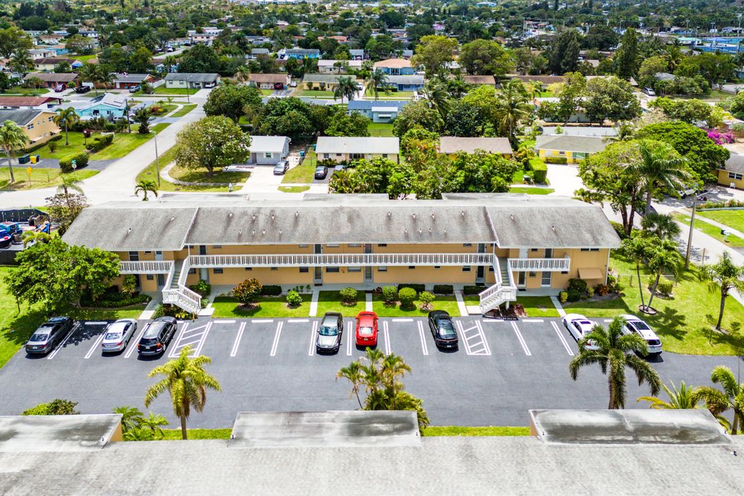 For Sale: $99,000 (2 beds, 2 baths, 860 Square Feet)