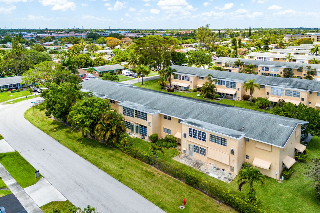 For Sale: $99,000 (2 beds, 2 baths, 860 Square Feet)