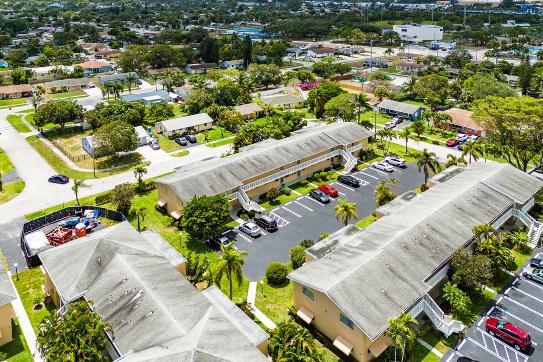 For Sale: $99,000 (2 beds, 2 baths, 860 Square Feet)