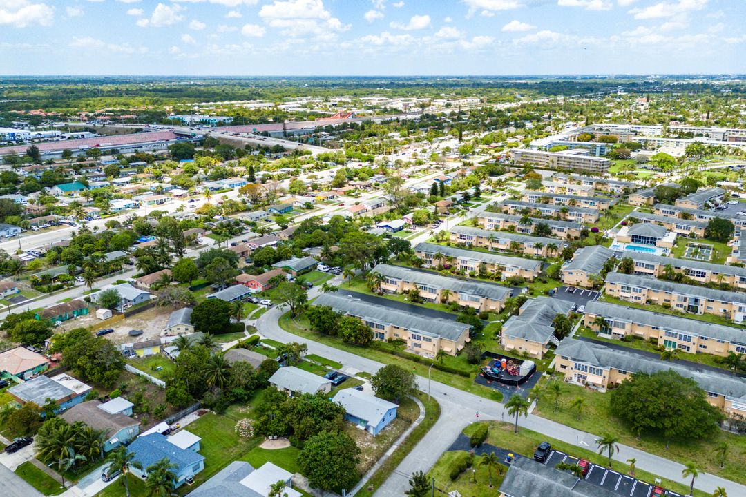 For Sale: $99,000 (2 beds, 2 baths, 860 Square Feet)