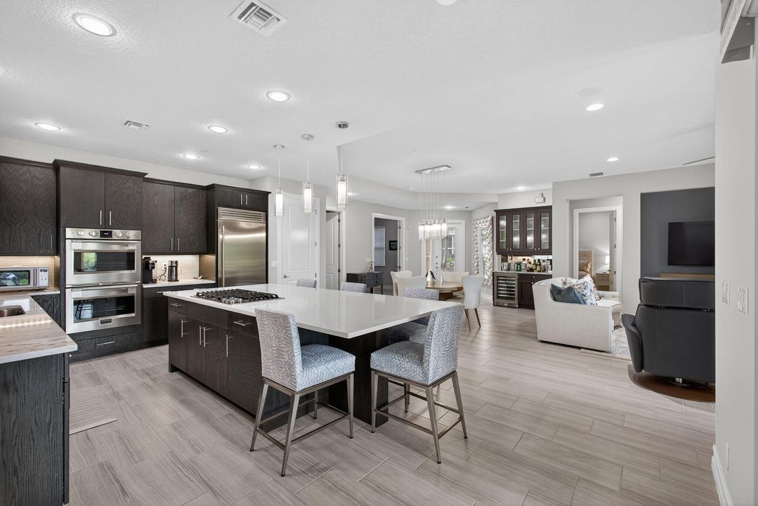 待售: $987,500 (2 贝兹, 2 浴室, 2124 平方英尺)