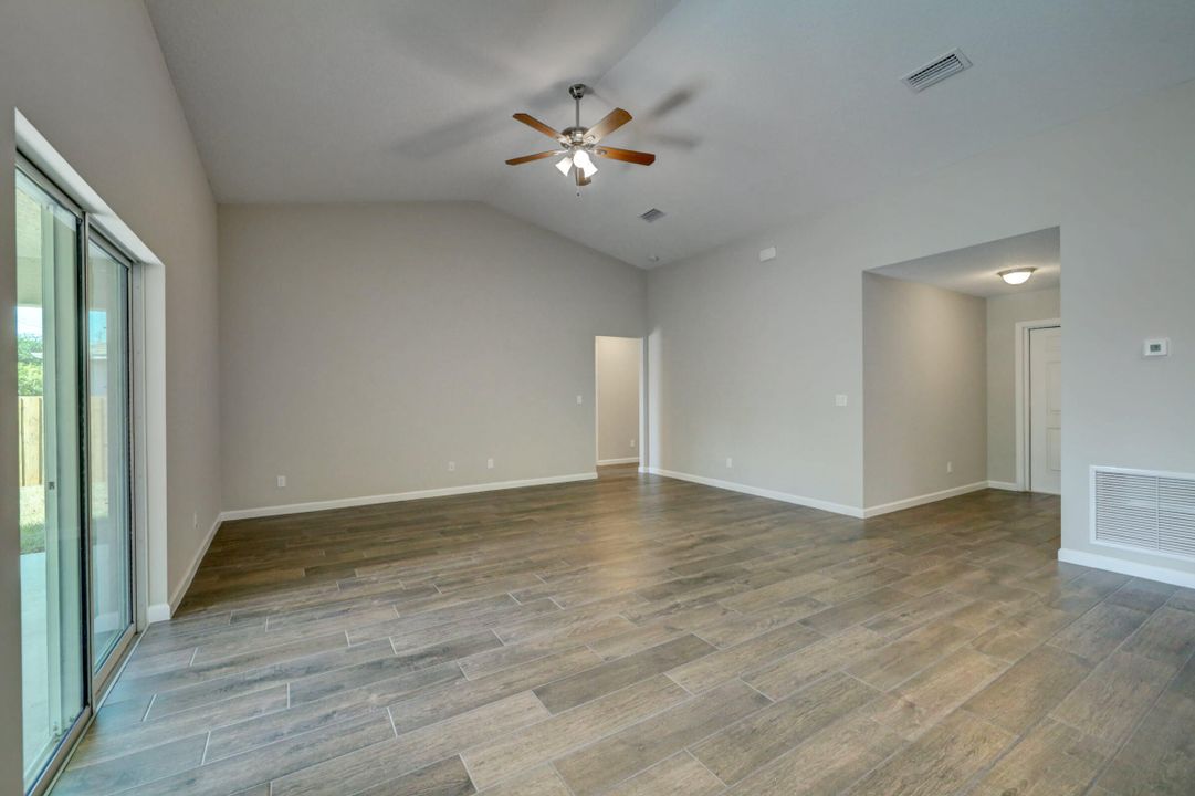 For Sale: $457,900 (4 beds, 2 baths, 1915 Square Feet)