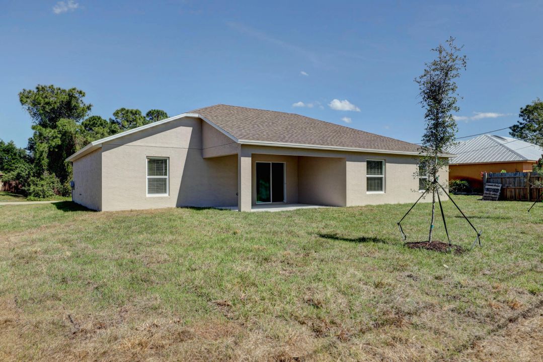 For Sale: $457,900 (4 beds, 2 baths, 1915 Square Feet)