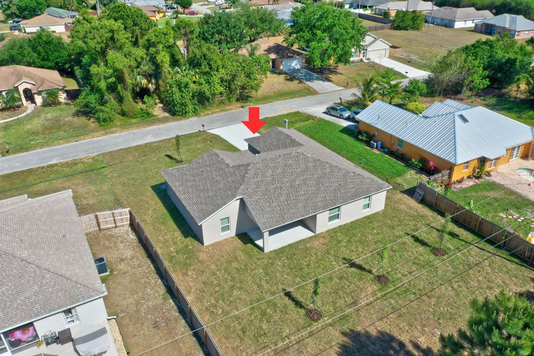 For Sale: $457,900 (4 beds, 2 baths, 1915 Square Feet)