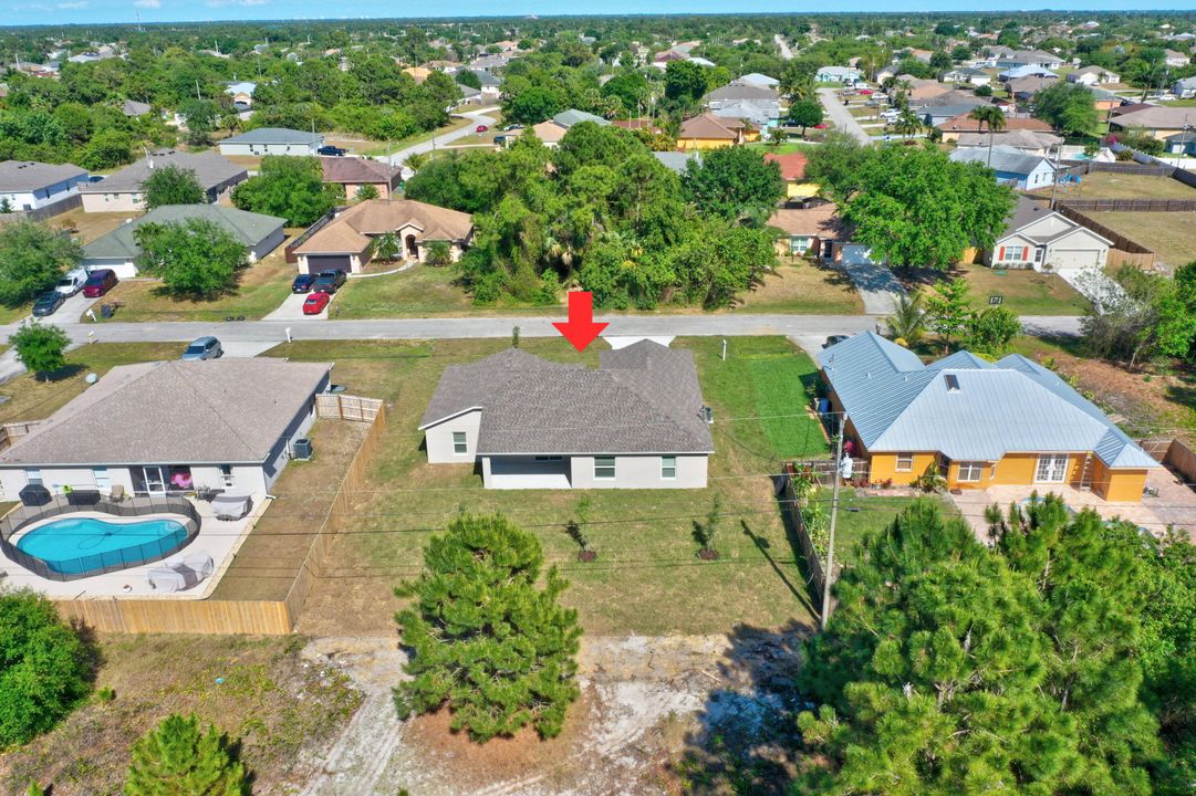 For Sale: $457,900 (4 beds, 2 baths, 1915 Square Feet)