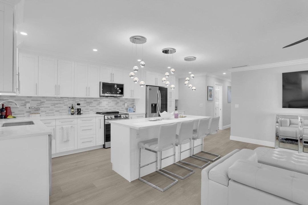 Recently Sold: $295,000 (2 beds, 2 baths, 1175 Square Feet)