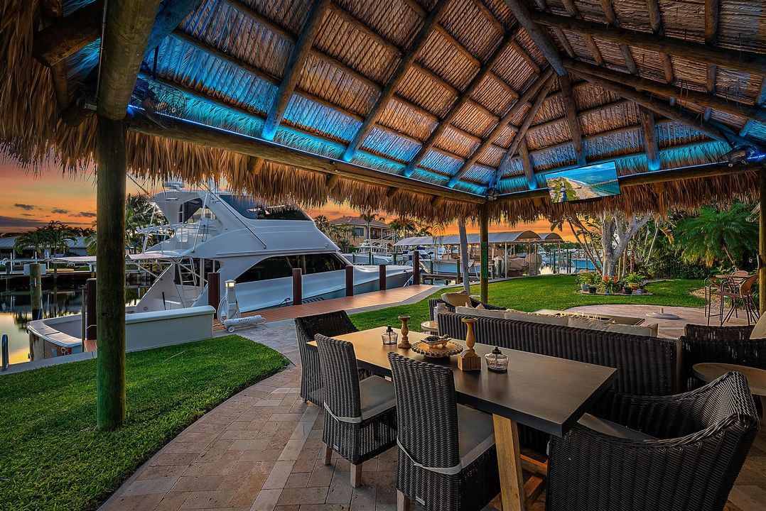 На продажу: $2,975,000 (3 спален, 2 ванн, 2672 Квадратных фут)