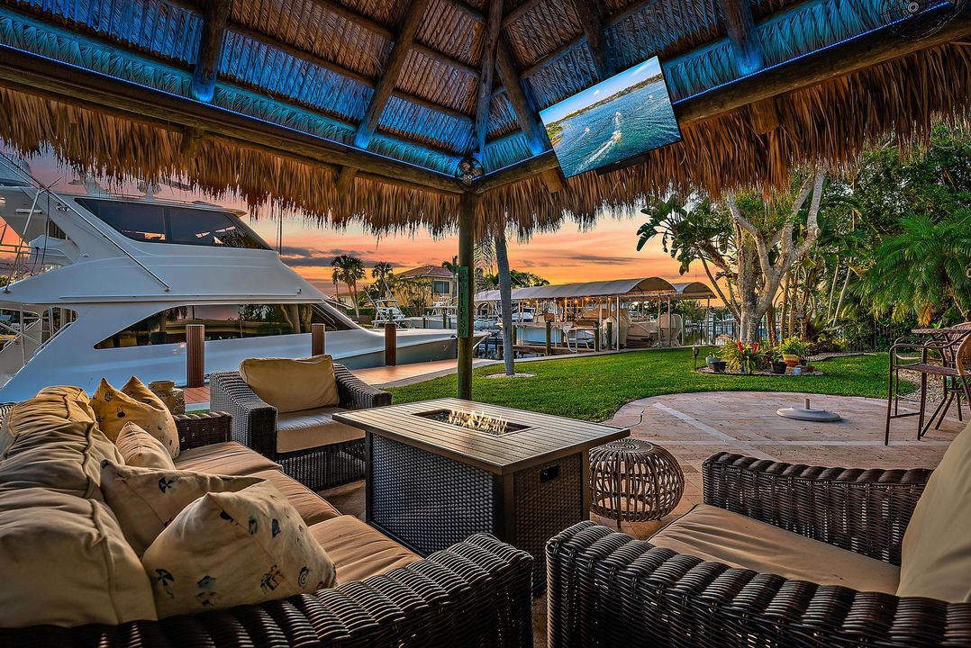 На продажу: $2,975,000 (3 спален, 2 ванн, 2672 Квадратных фут)