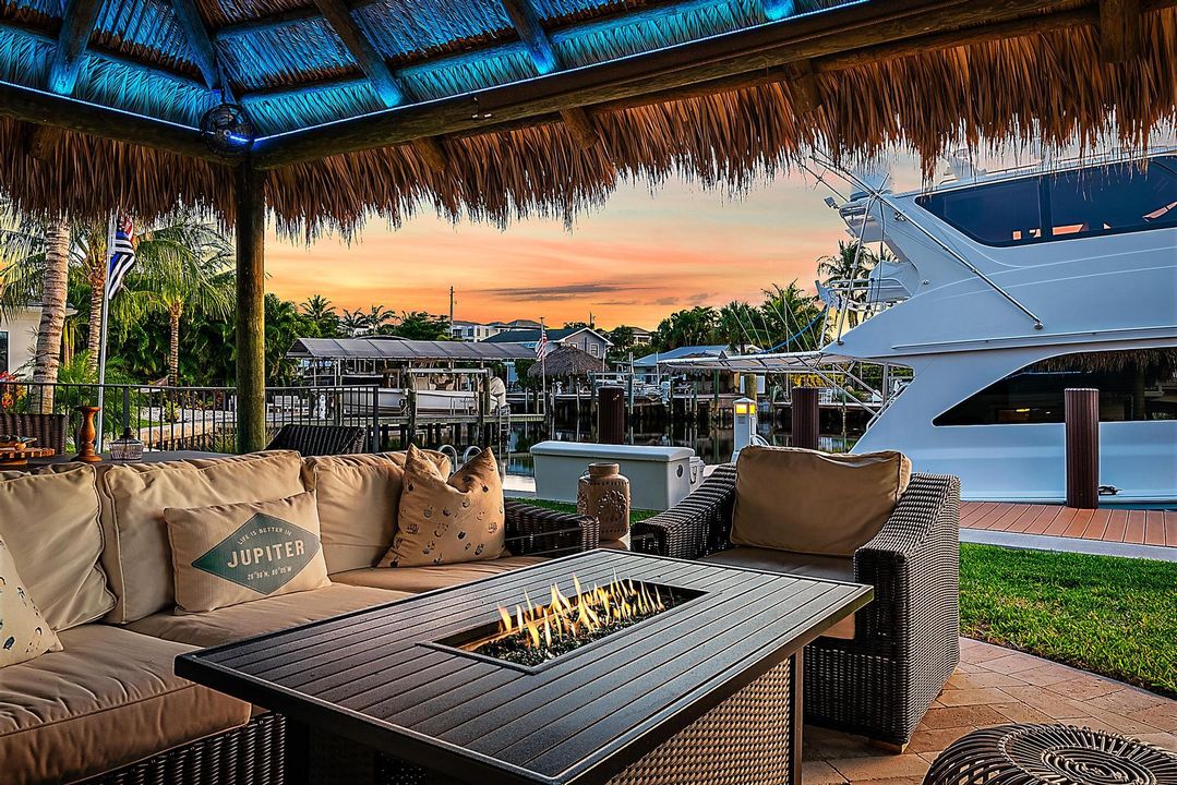 На продажу: $2,975,000 (3 спален, 2 ванн, 2672 Квадратных фут)