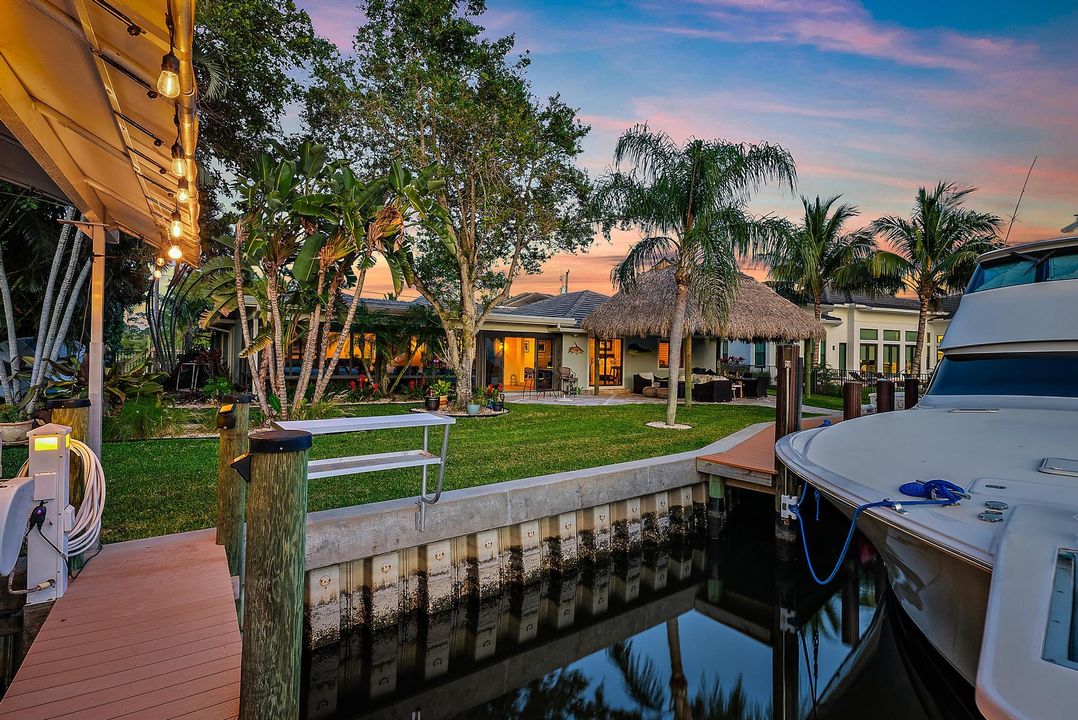 На продажу: $2,975,000 (3 спален, 2 ванн, 2672 Квадратных фут)