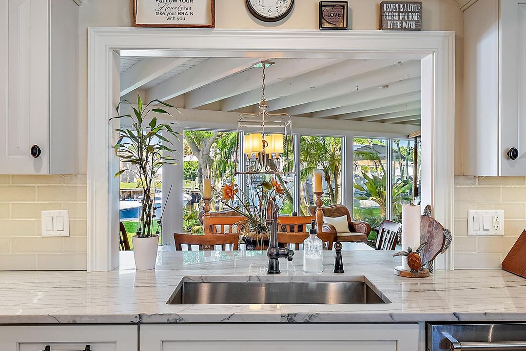 На продажу: $2,975,000 (3 спален, 2 ванн, 2672 Квадратных фут)