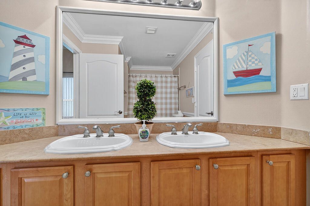 合同活跃: $3,500 (3 贝兹, 2 浴室, 1613 平方英尺)