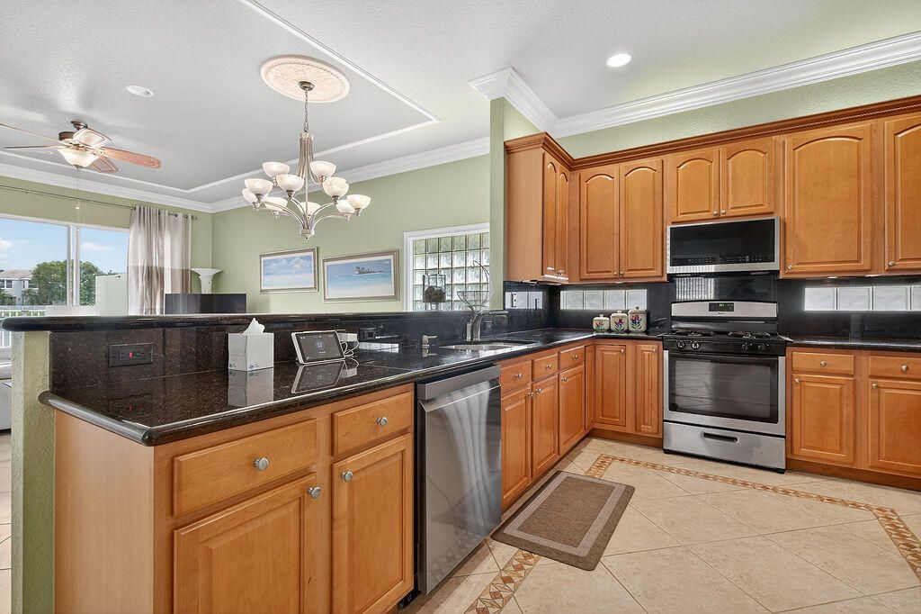 合同活跃: $3,500 (3 贝兹, 2 浴室, 1613 平方英尺)