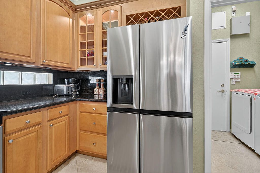 合同活跃: $3,500 (3 贝兹, 2 浴室, 1613 平方英尺)